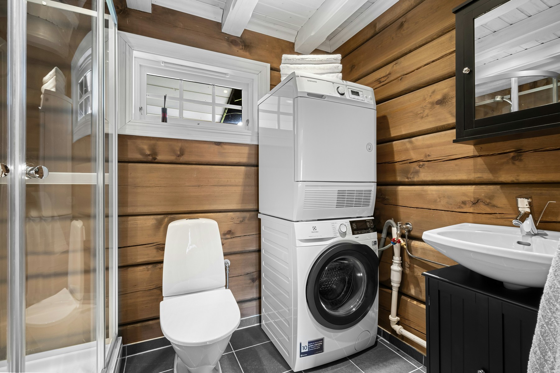 Badezimmer mit Sanitärinstallation